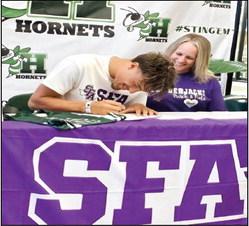 Hornet signs with SFA